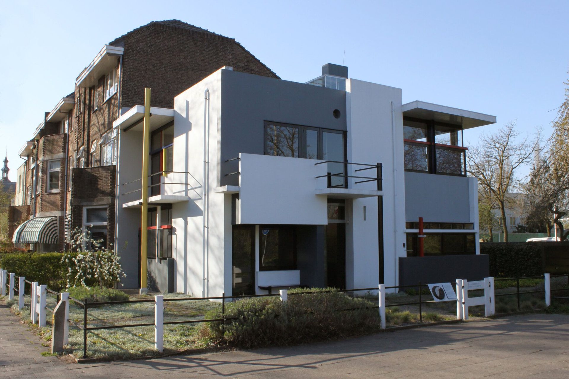 Rietveld Schröder House, Utrecht, 1924 — exterior view from street